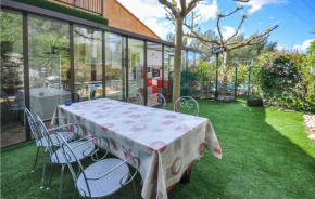  Two-Bedroom Apartment in La Cadiere D'Azur  Ла-Кадьер-Д'азюр